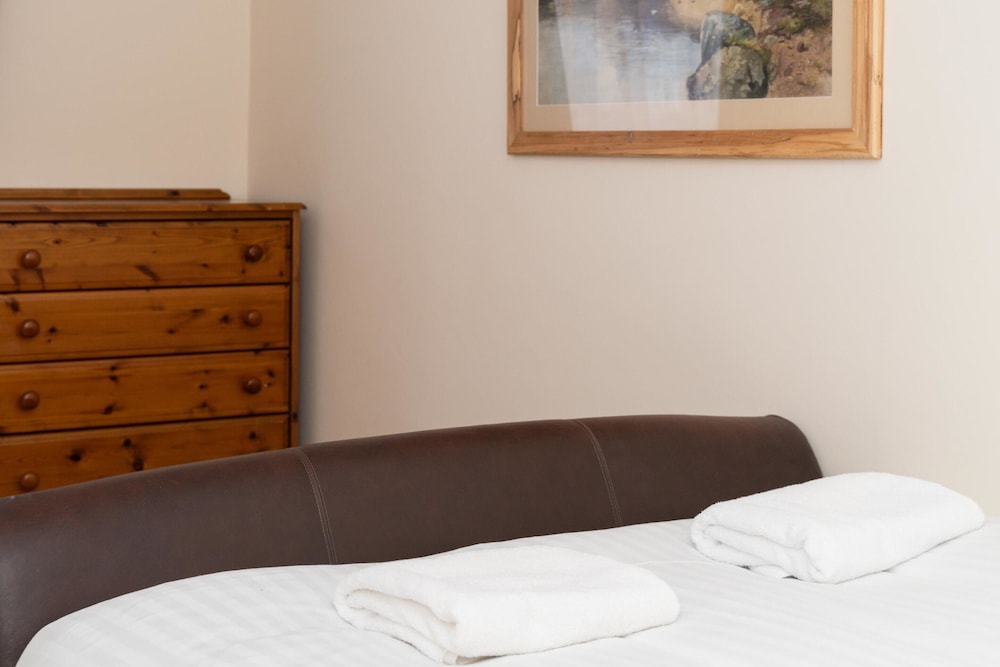 Brilliantly Located 2BD Flat Heart of Edinburgh! view 5