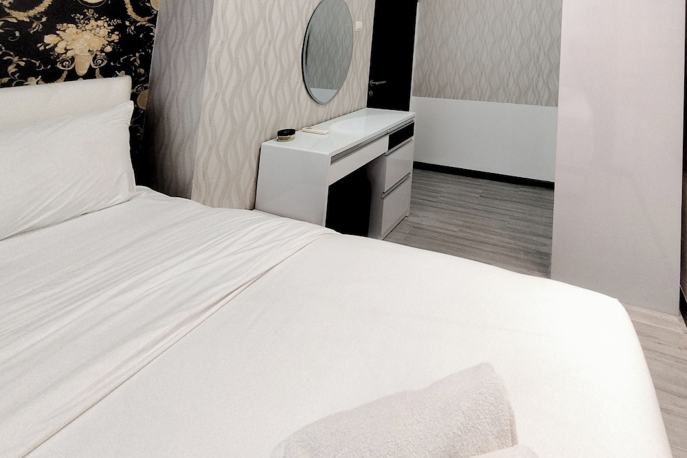 Monochromatic Modern 1Br At Tamansari Prospero Sidoarjo Apartment