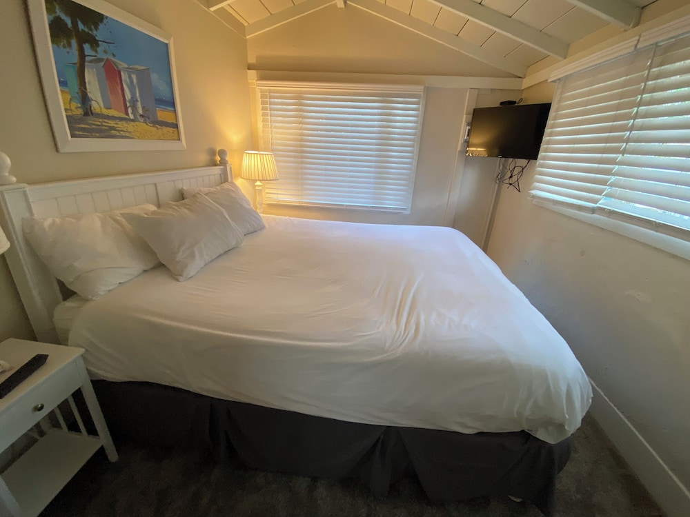 Carmel Dolores Cottages