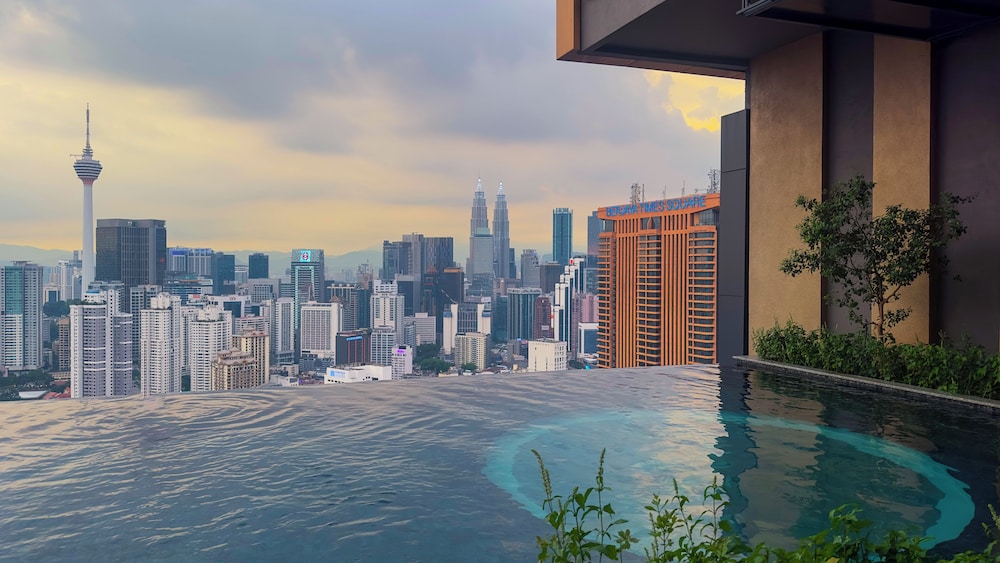 Harmony Luxury Suites At Lucentia BBCC