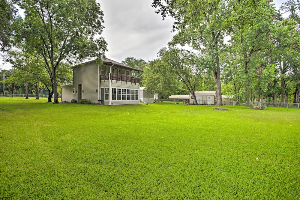 Cedar Creek Reservoir Home w/ Deck & Fire Pit! view 5