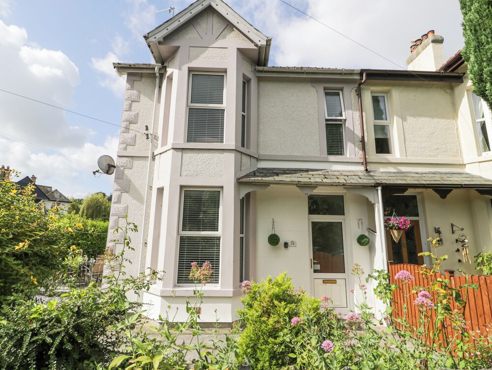 24 Cadnant Park