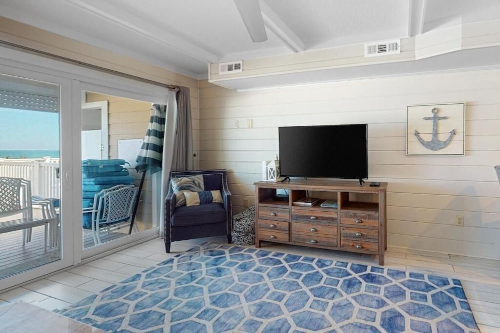 Pilot House 5 4 Bedroom Townhouse by RedAwning view 5