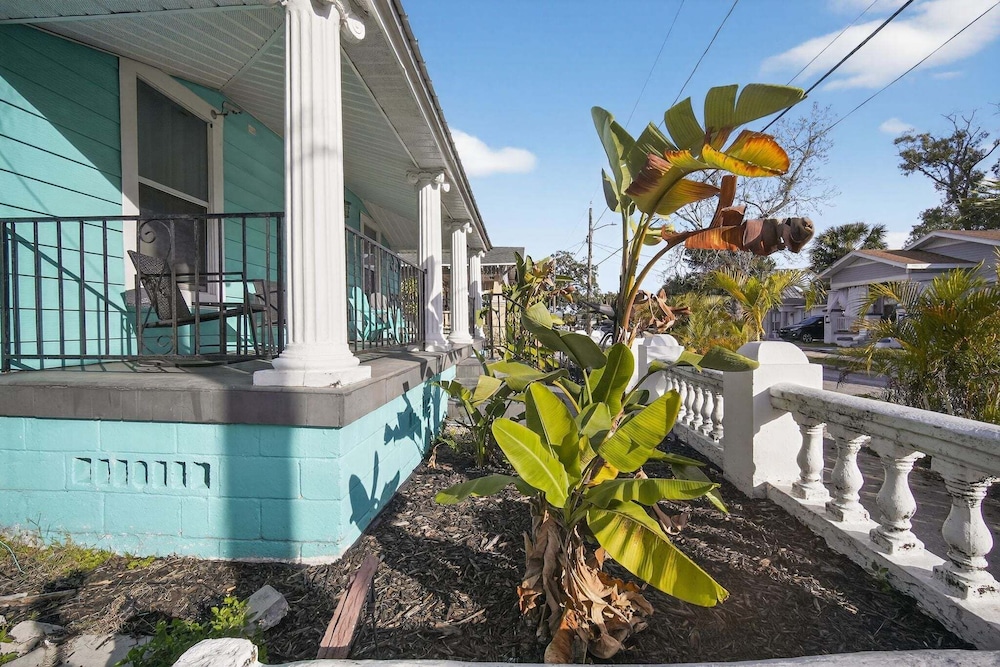 Modern Tampa Home Near Ybor And Downtown 3 Bedroom Home