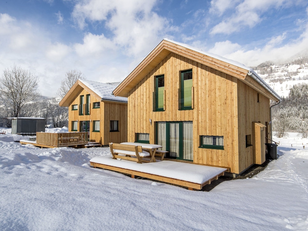 Beautiful Chalet With hot tub
