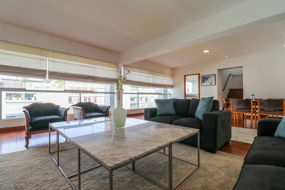w Radiant 2BR w Modern Terrace in Miraflores
