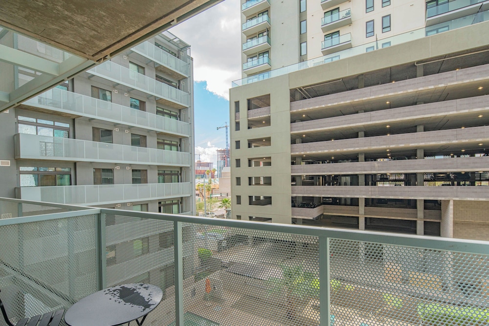 ROVE LIVING/KL - Roosevelt Point