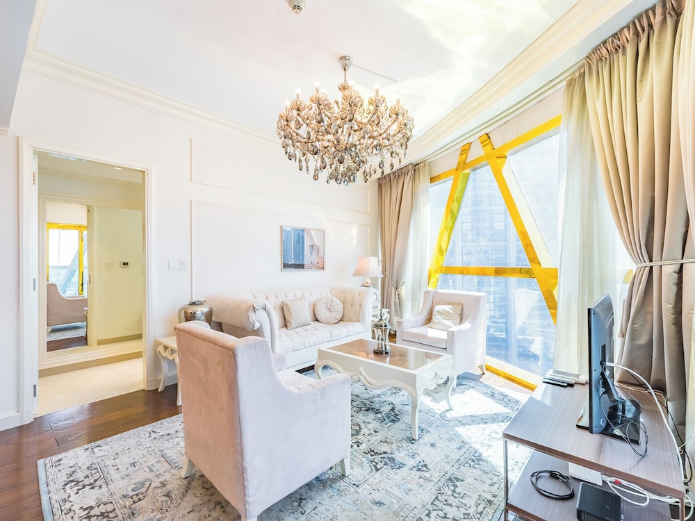 Luxury Spacious Condo in the Iconic Park Towers