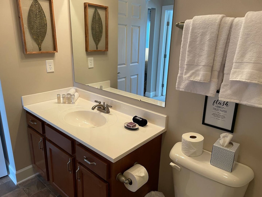 2BR Water Views W D Walkable Pool Gym