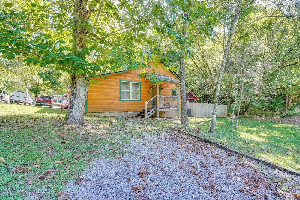'just Fur Relaxin' Sevierville Cabin w/ Hot Tub! view 2