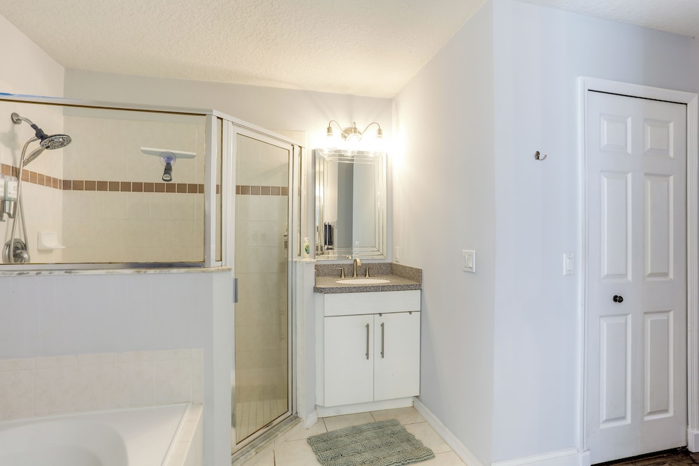 Inviting Jensen Beach Home w/ Screened-in Patio!