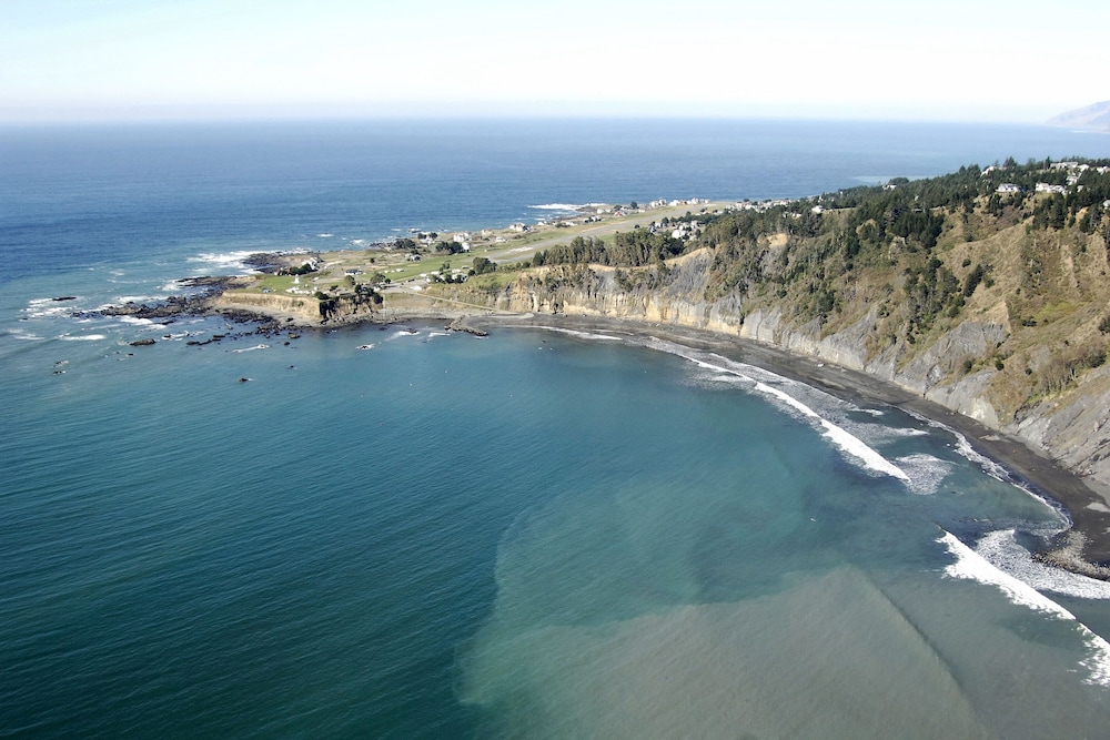 Oceanfront Inn at Shelter Cove