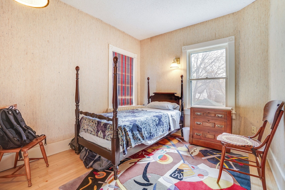 Eau Claire Retreat: Close to Campus & Dtwn! view 4