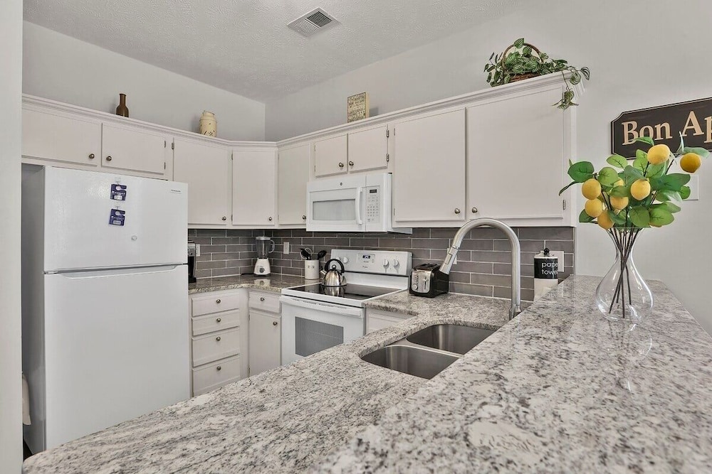 River Oaks 57b 2 Bedroom Condo