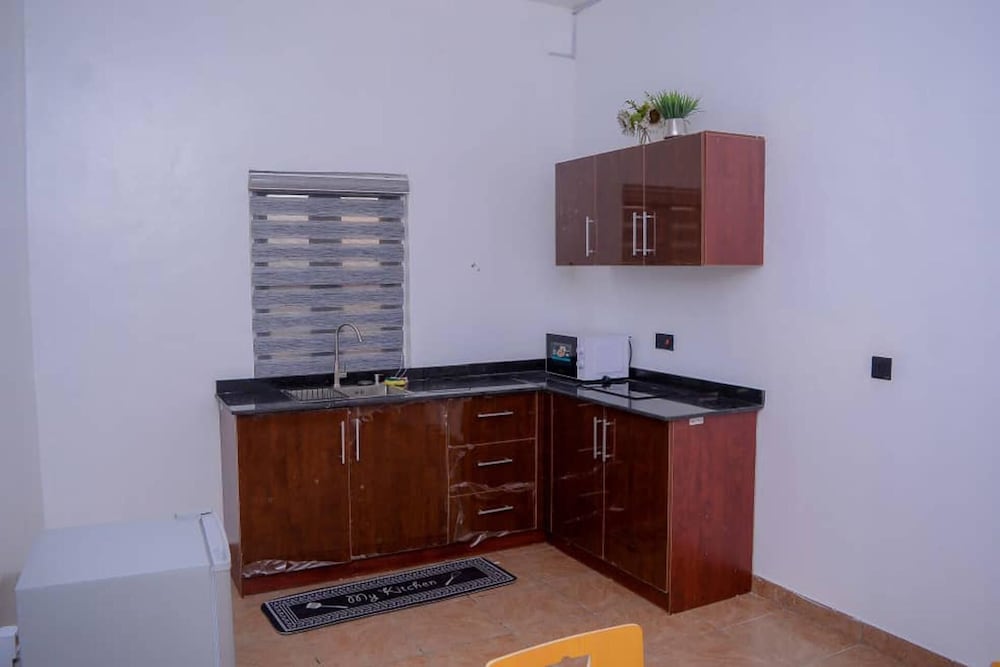 Bamgbose Apartments - Sleeps 2 - Parking - Balcony