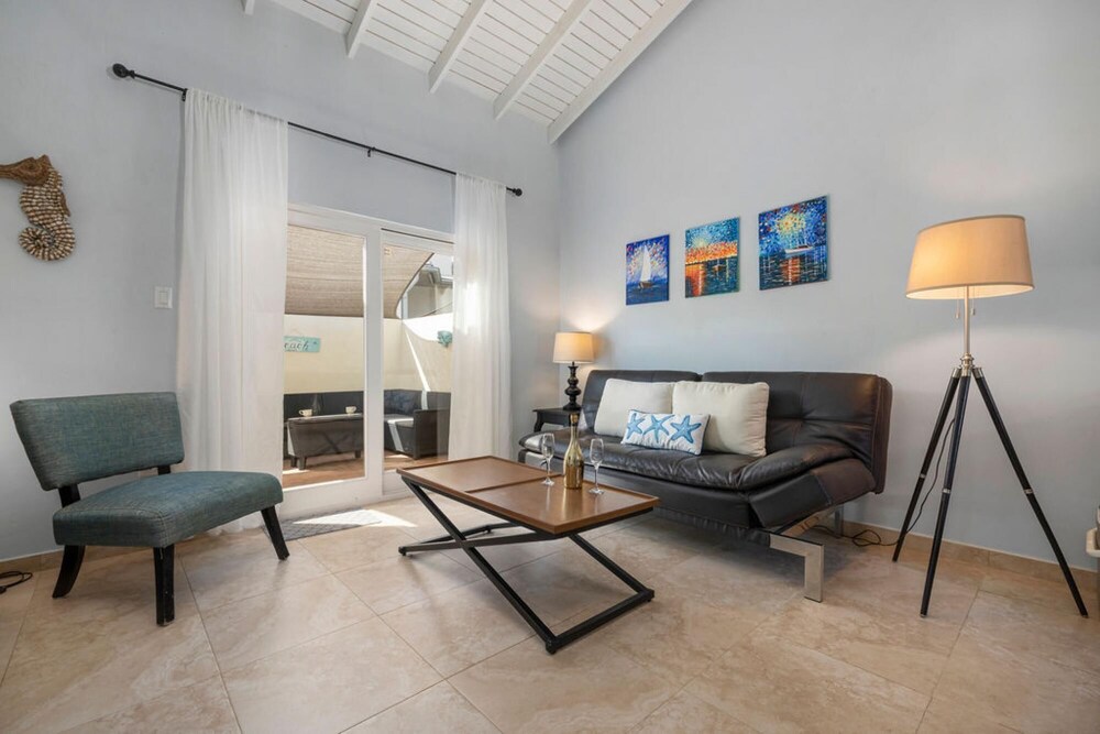 Great Cozy Comfortable Central 2BR 2BA w Pool