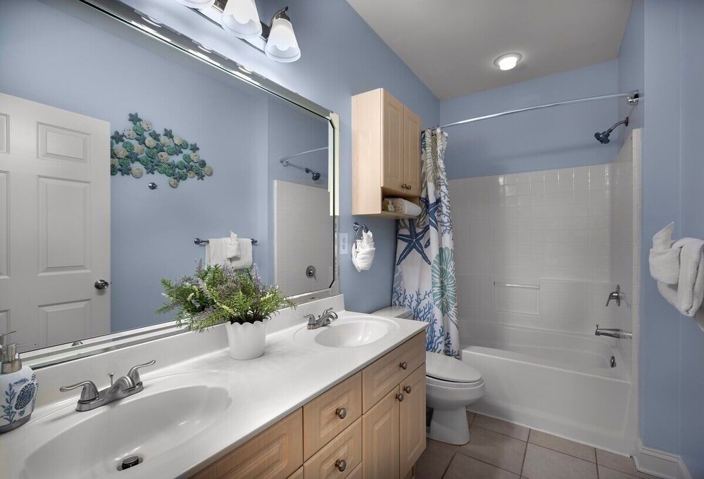 Magnolia Pointe Luster Leaf 4851-301 3 Bedroom Condo