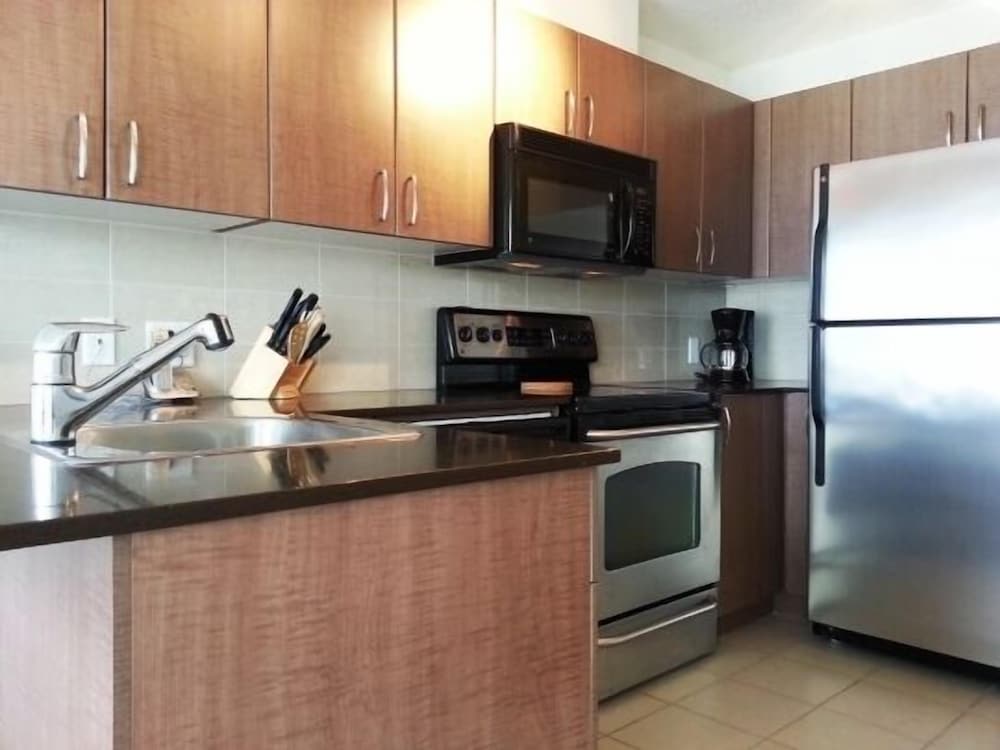 Pacific Centre Suites - Image 4