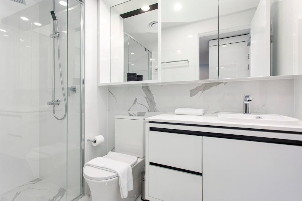 Central 2-bed With Gym, BBQ & Stunning Views