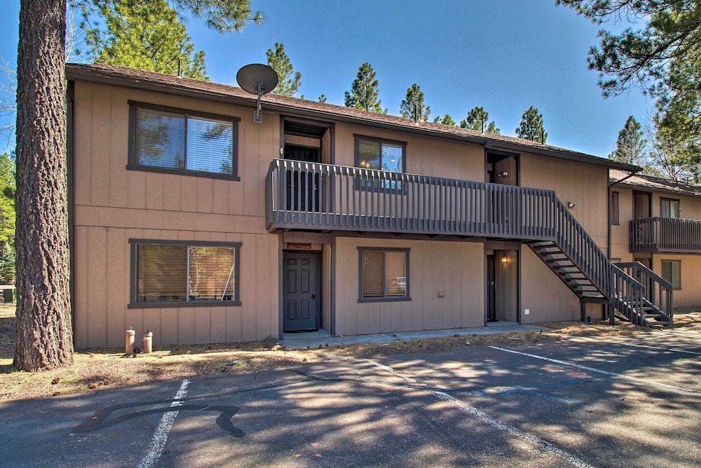 Forest-view Balcony: Pinetop-lakeside Condo view 5