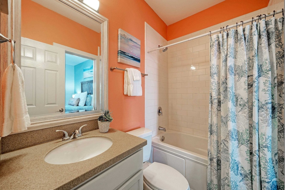 9 Costa Bahia Sleeps 20, Pool + Beach Nearby Perfect for Families