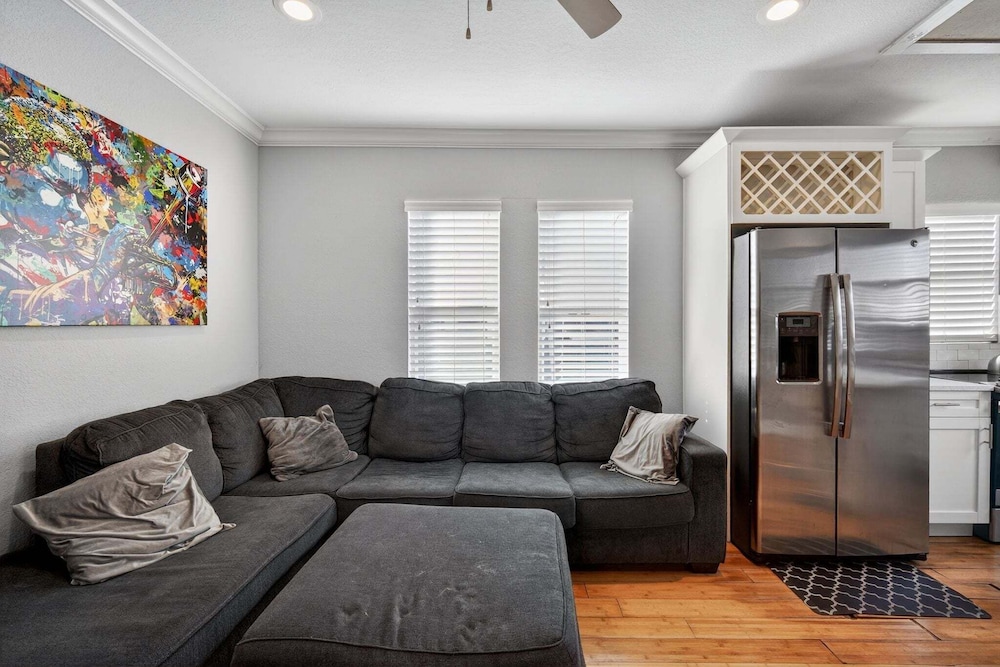 Modern Tampa Home Near Ybor And Downtown 3 Bedroom Home