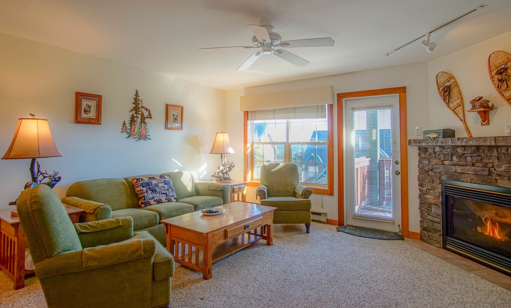 Camp 4 #2: 2 Bedrooms, 2.5 Baths: Slope Side, Gas Fireplace