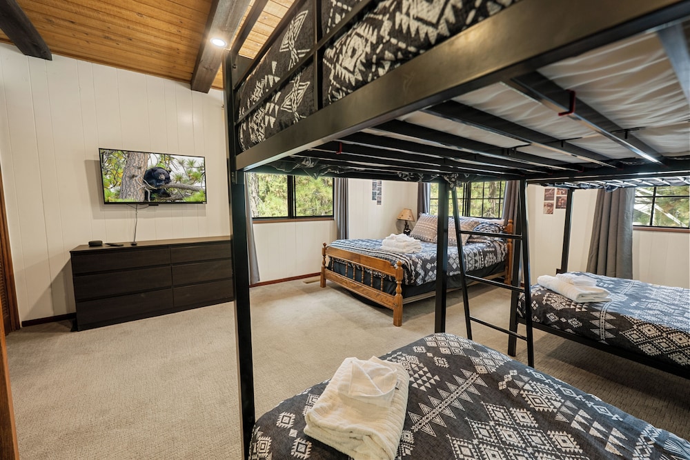Bear Woods 3BR Retreat