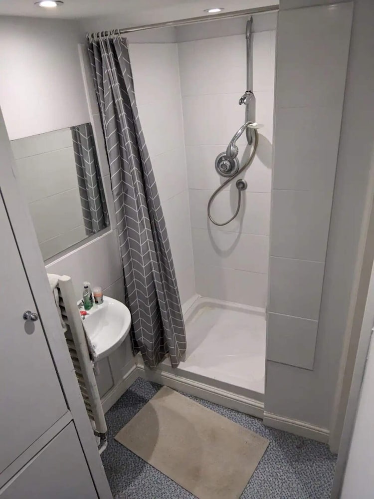 Cosy & Central 3BD Apartment - Kennington