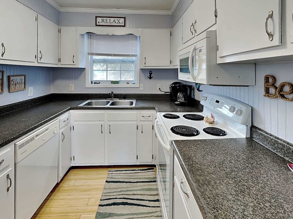 In Good Sands by Topsail Realty