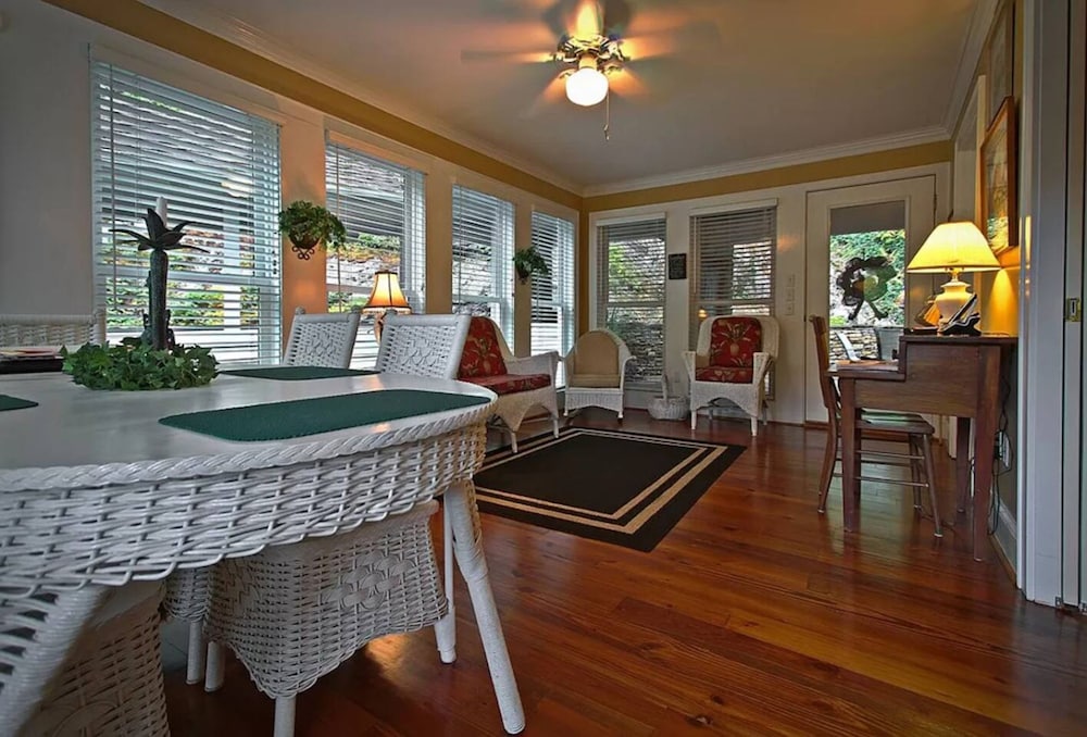 5 BR House- Mt Mitchell Golf Course on the River