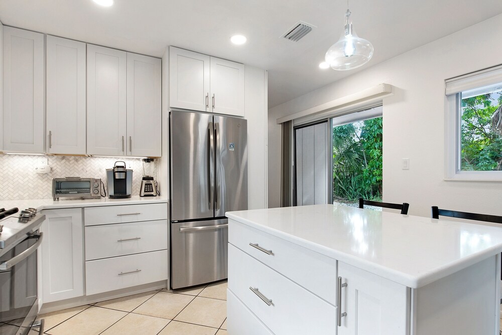 Rosa Bianca 2 Bedroom Home by RedAwning view 5