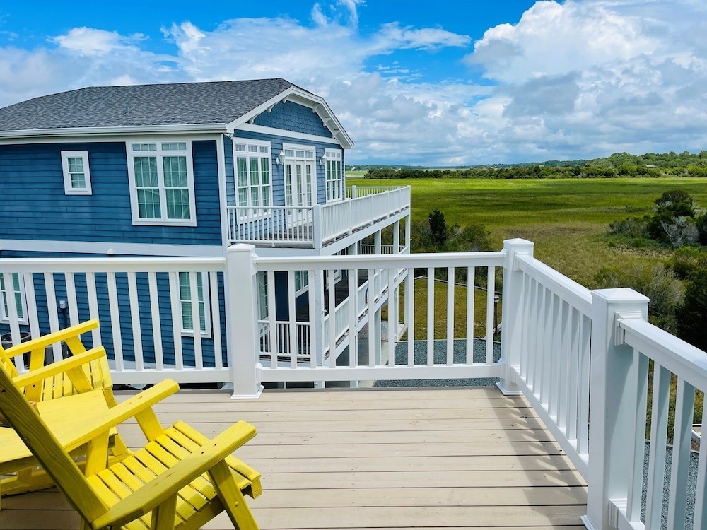 Fore Shore West- 4 Bedroom Home by RedAwning