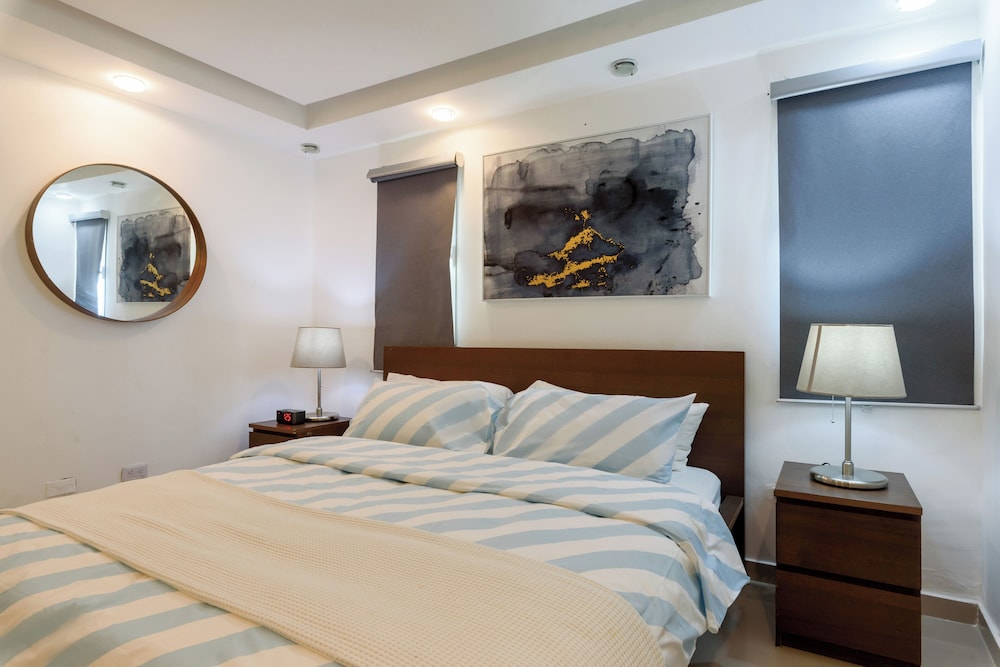 Oceanfront Condo in Ave. España Sleeps 8