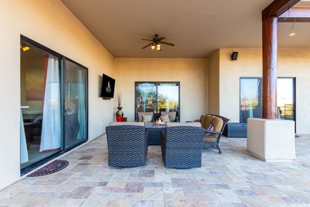 Desert Foothils Rustic Resort Oasis w Pool Spa