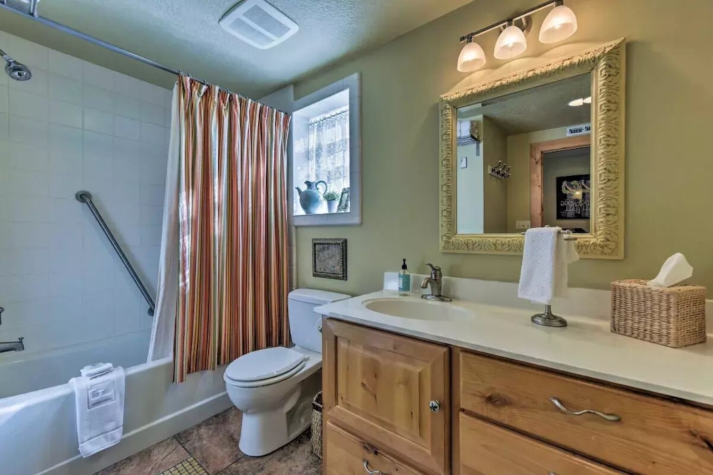 Logan Vacations - The Loft on Center - Property Image 3