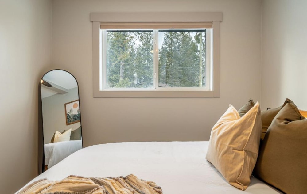 Evergreen Escape No Service Fees Fireplace