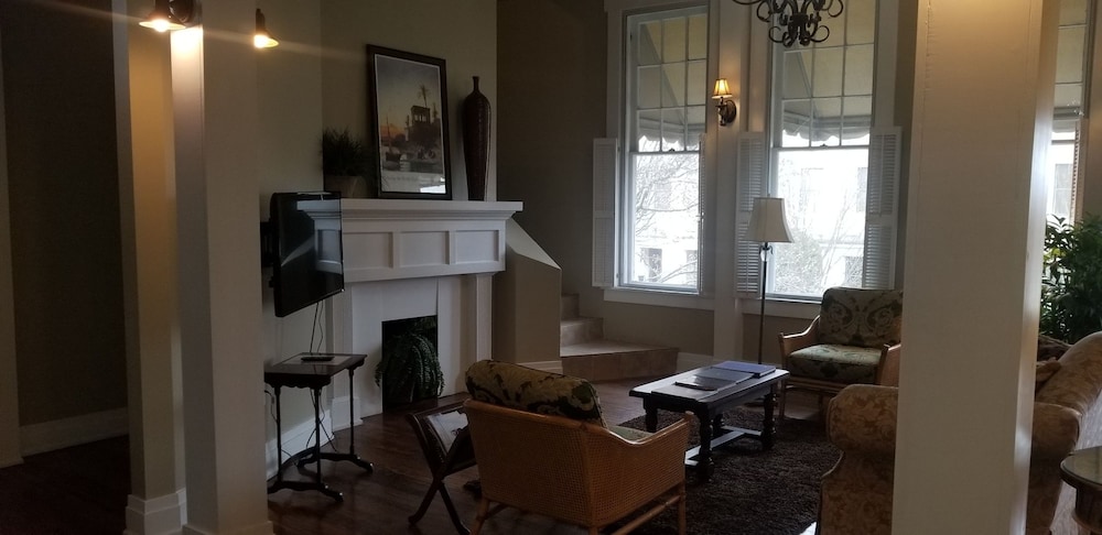 Downtown Guest Quarters Hotel
