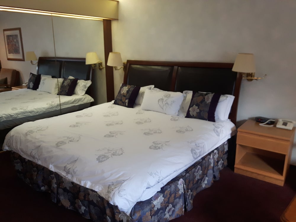 Inn Towne Motel - Image 2