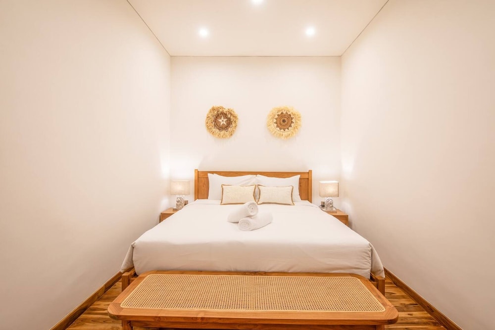 Breeze Opulent 6 BR in With Ocean View 5 Mins to Savaya