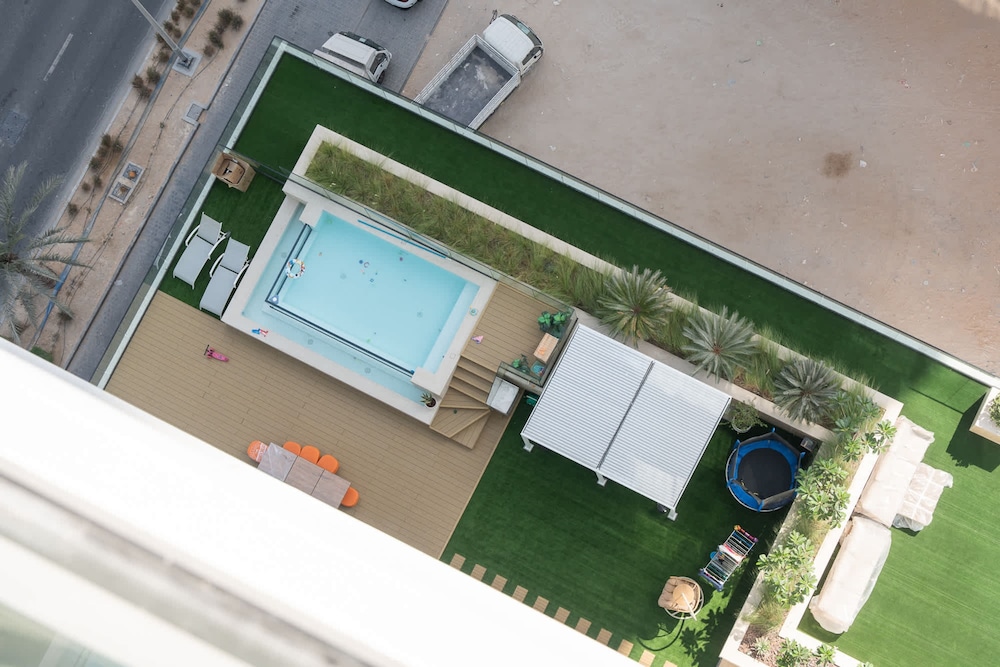 Luxury 1-bedroom JVC Apartment With Balcony Pool