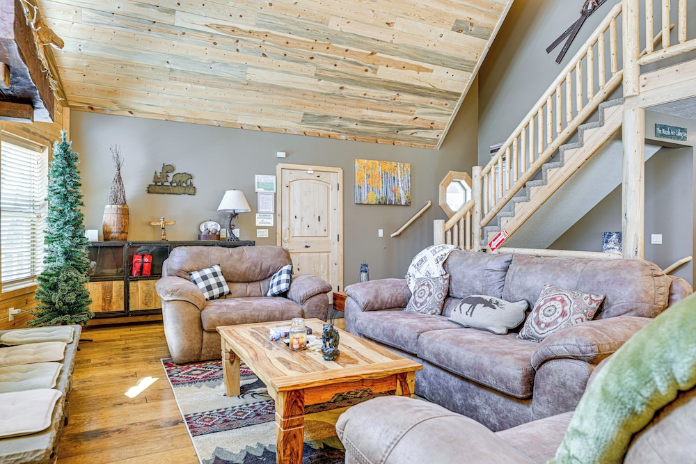 < 1 Mi to Brian Head Resort: Spacious Cabin!