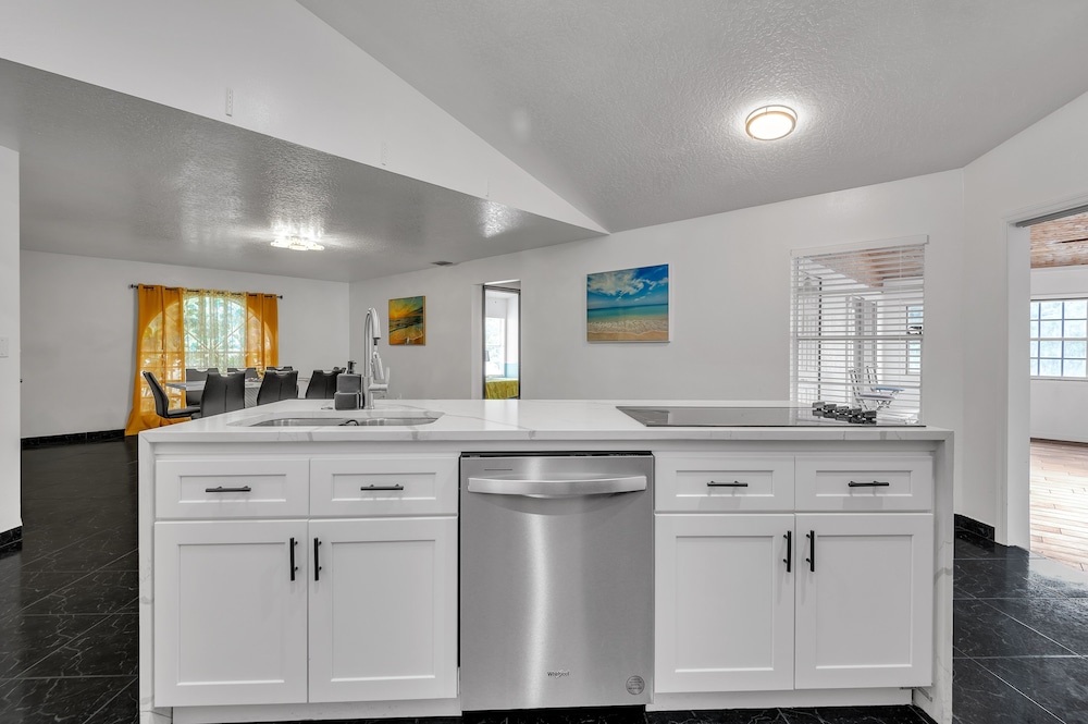 Relaxing Family Retreat In The Heart Of Sebastian 3 Bedroom Home