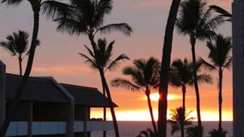Condo With Central AC - Partial Ocean View - Concierge - Near Magic Sands Beach - Vrkcv