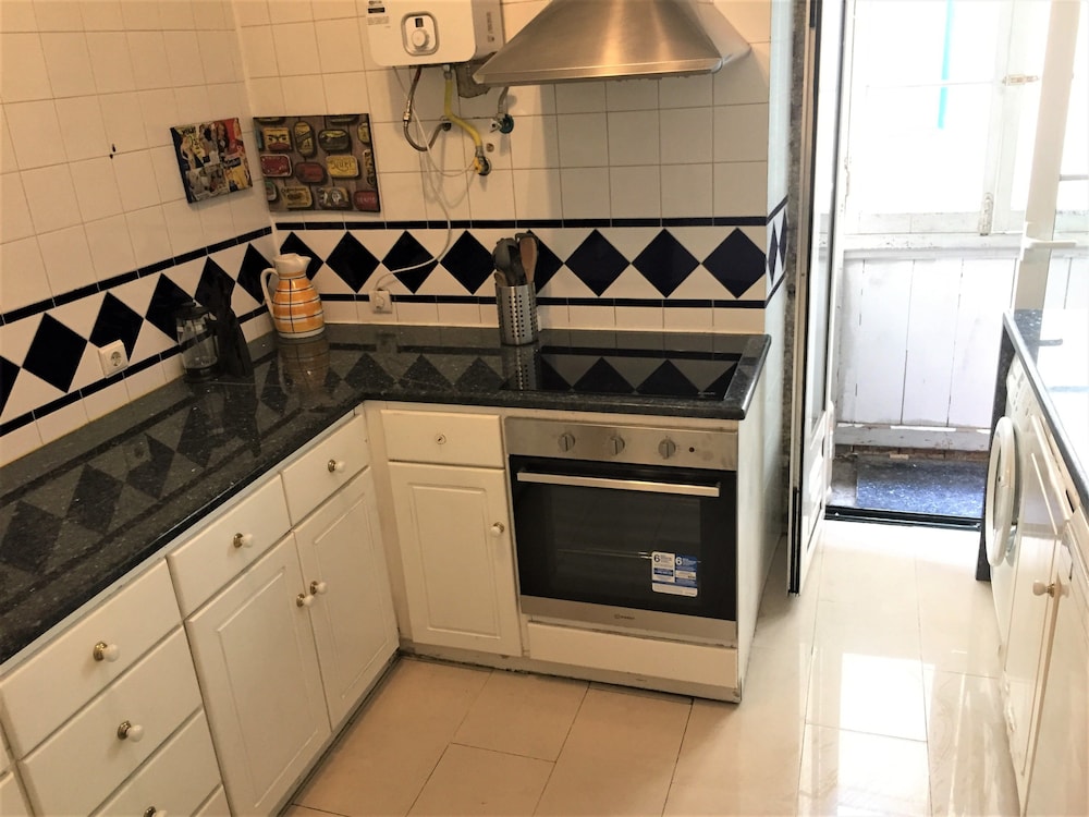 Charming Vintage Auto Check-in Flat in Baixa view 3