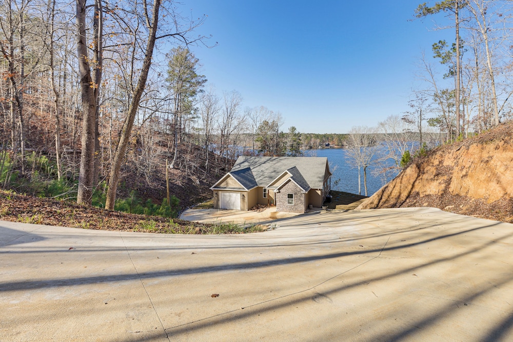 Private Lakeview Haven in Rockford