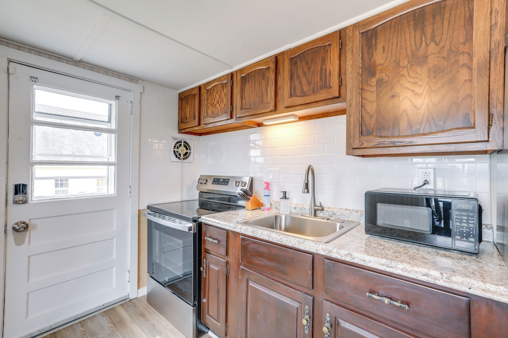 8 Mi Barnegat Lighthouse: Apt w/ Balcony!