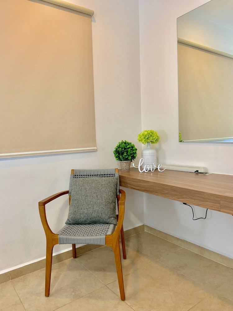 Sleeps 4-6-amazing 2 Bedroom Ph With Bbq & Jacuzzi