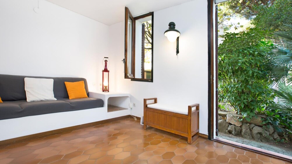 Rosamar in Llafranc With 3 Bedrooms and 2 Bathrooms