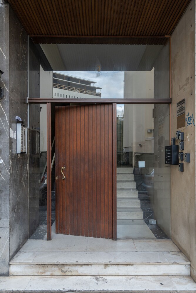 Unique 2bdr aprtm - steps to Plaka